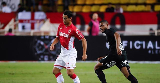 足球市场的 足球市场的